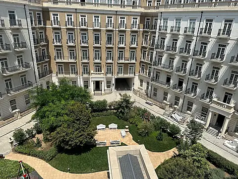 Satılır 4 otaqlı mənzil 175 m²