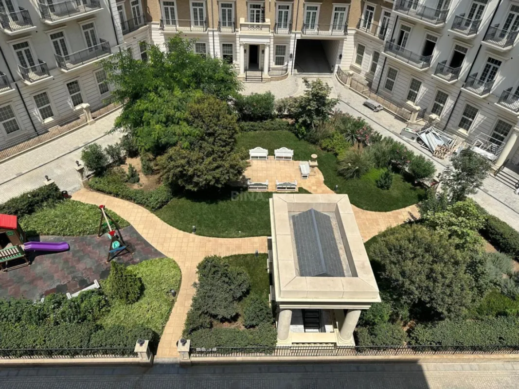 Satılır 4 otaqlı mənzil 175 m²
