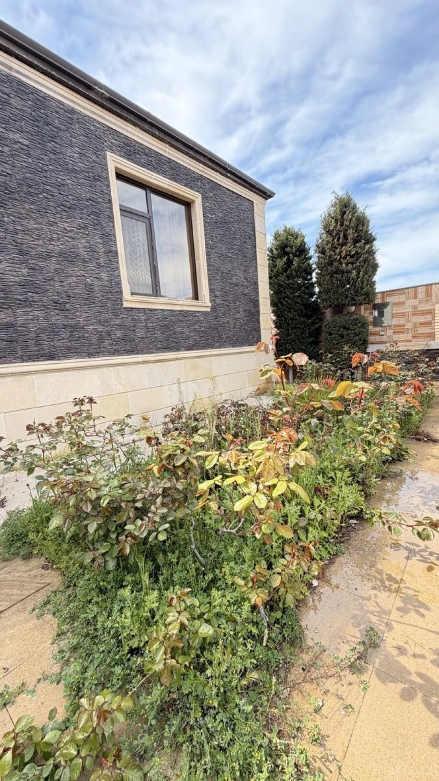 Satılır 4 otaqlı həyət evi 140 m²