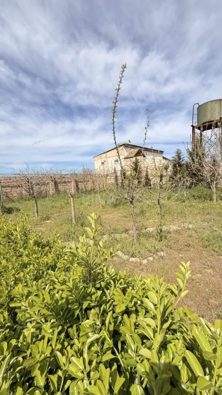 Satılır 4 otaqlı həyət evi 140 m²