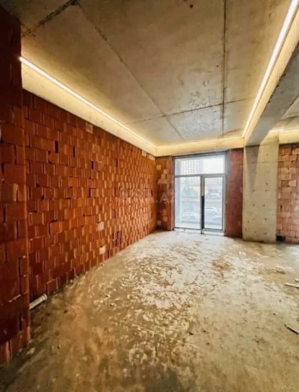 Satılır 4 otaqlı mənzil 196 m²