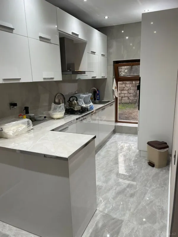 Kirayə verilir 4 otaqlı həyət evi 200 m²