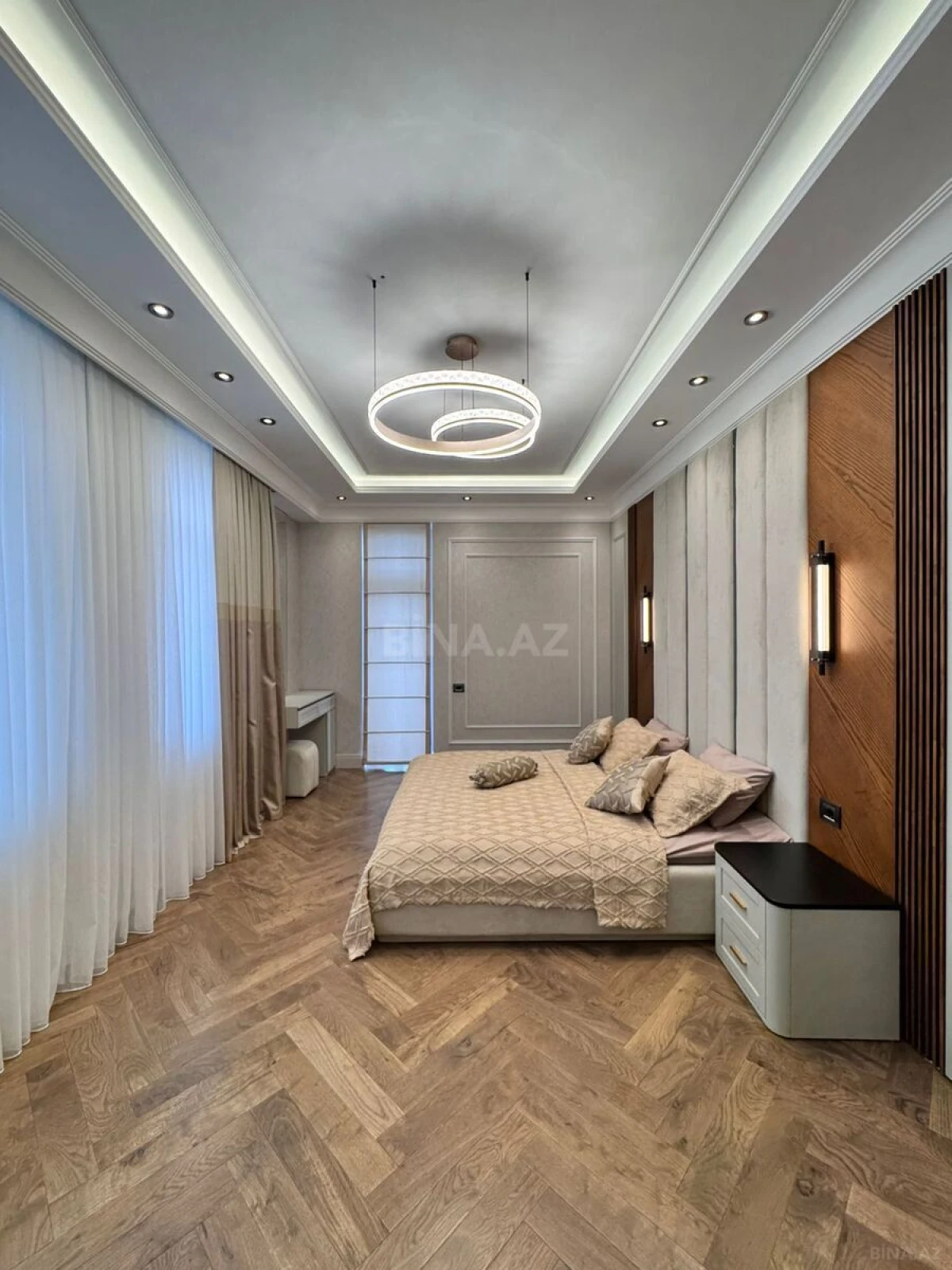Satılır 4 otaqlı mənzil 185 m²