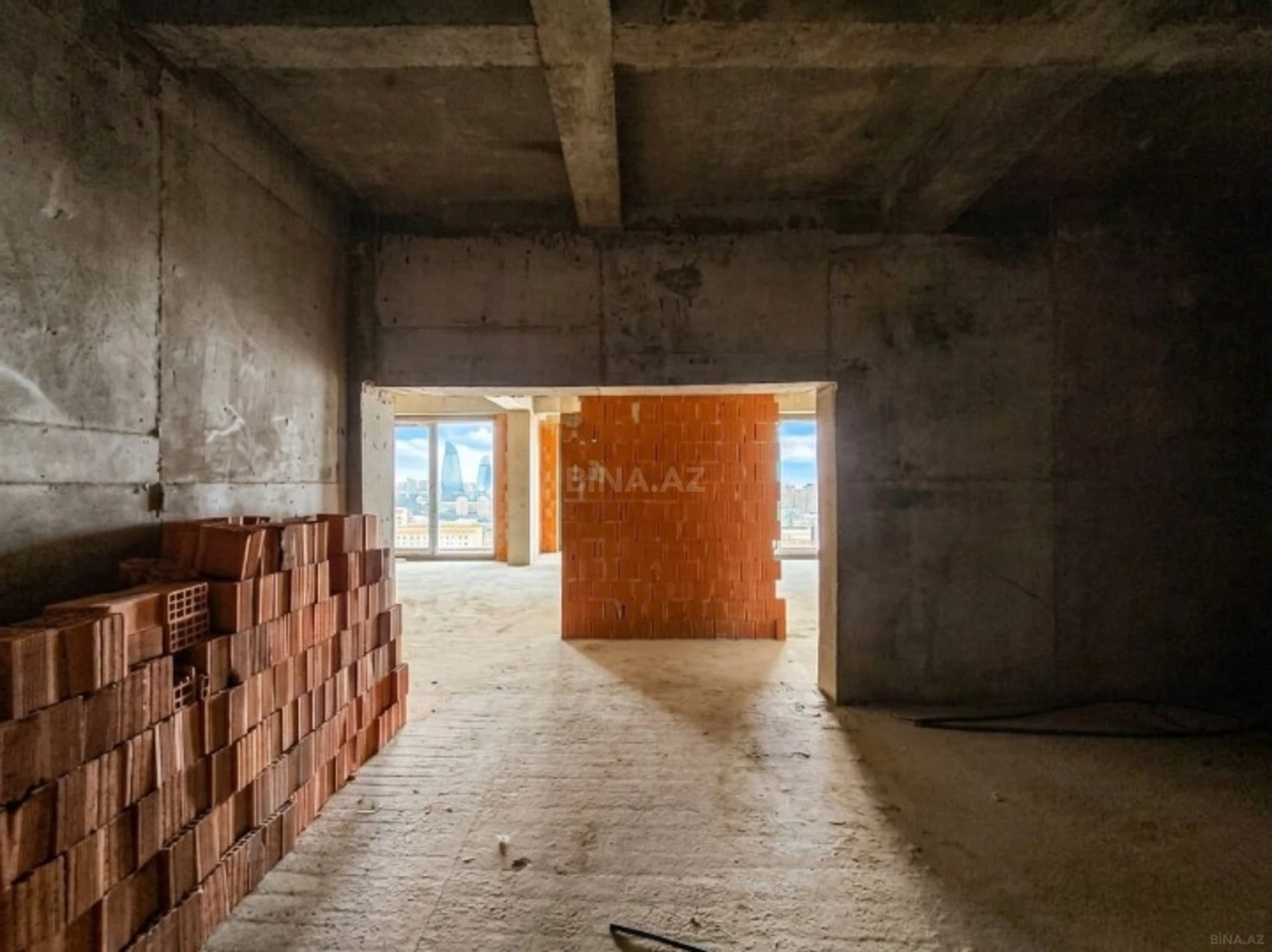 Satılır 3 otaqlı mənzil 117 m²