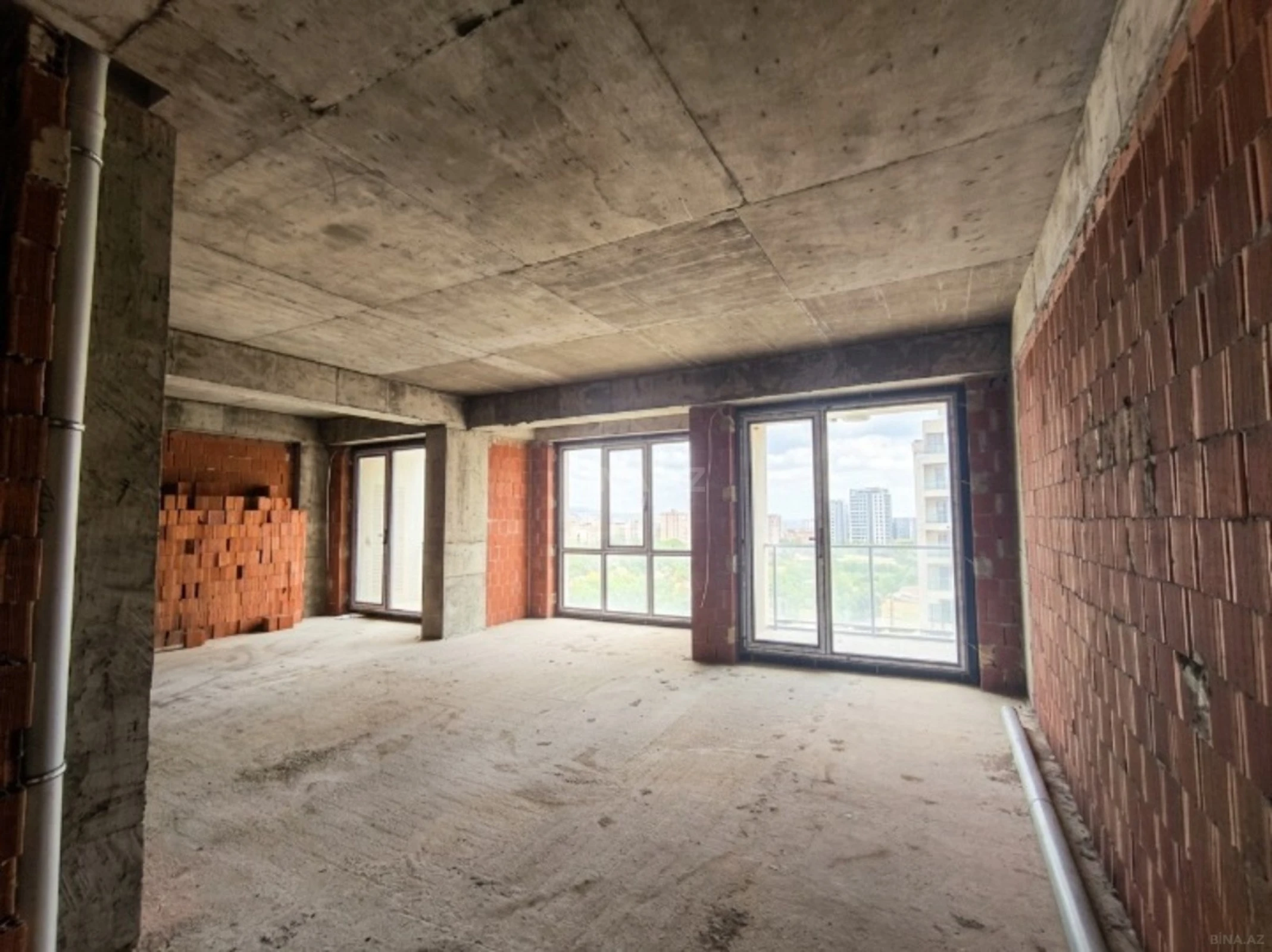 Satılır 3 otaqlı mənzil 117 m²