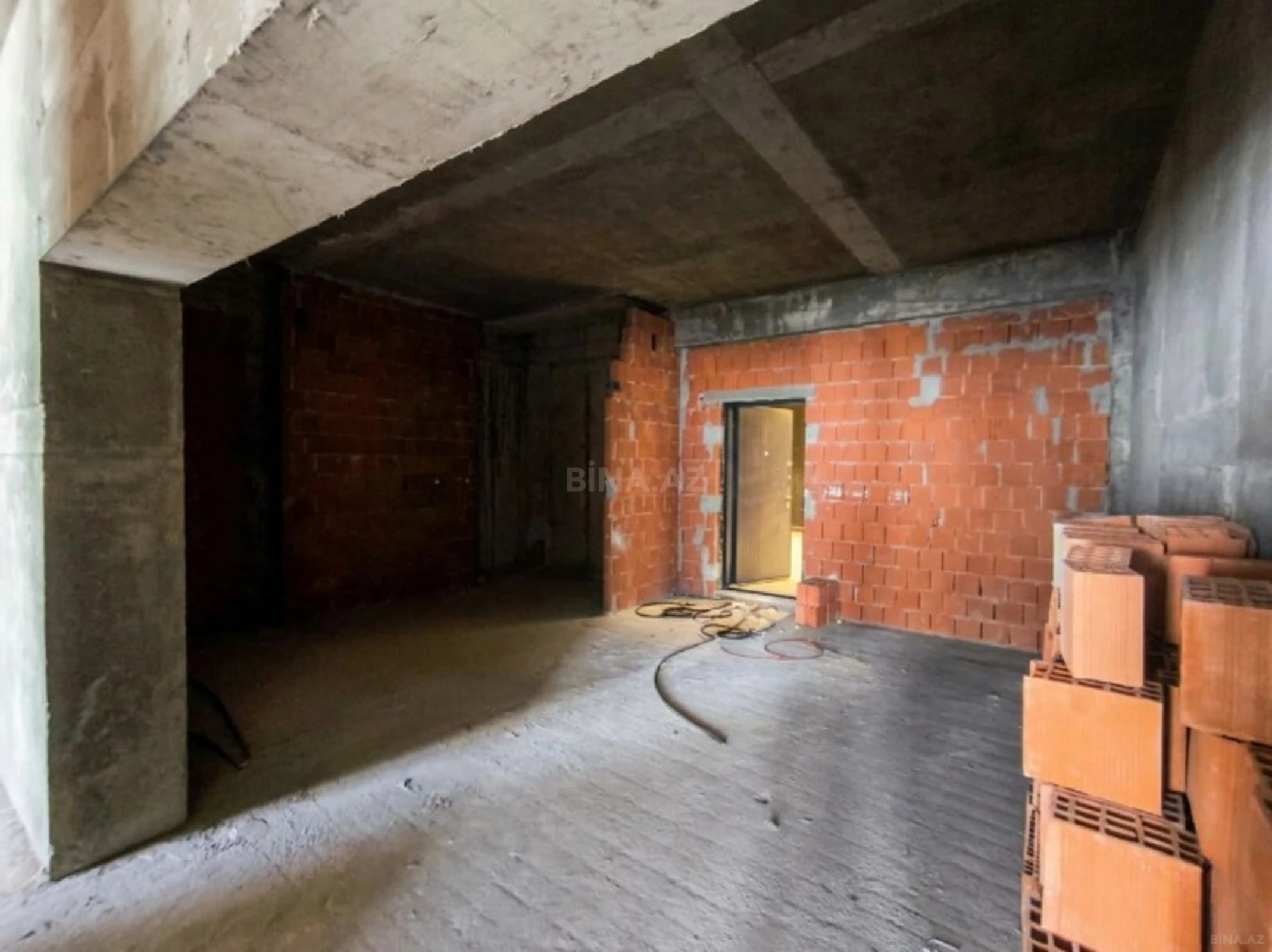 Satılır 3 otaqlı mənzil 117 m²