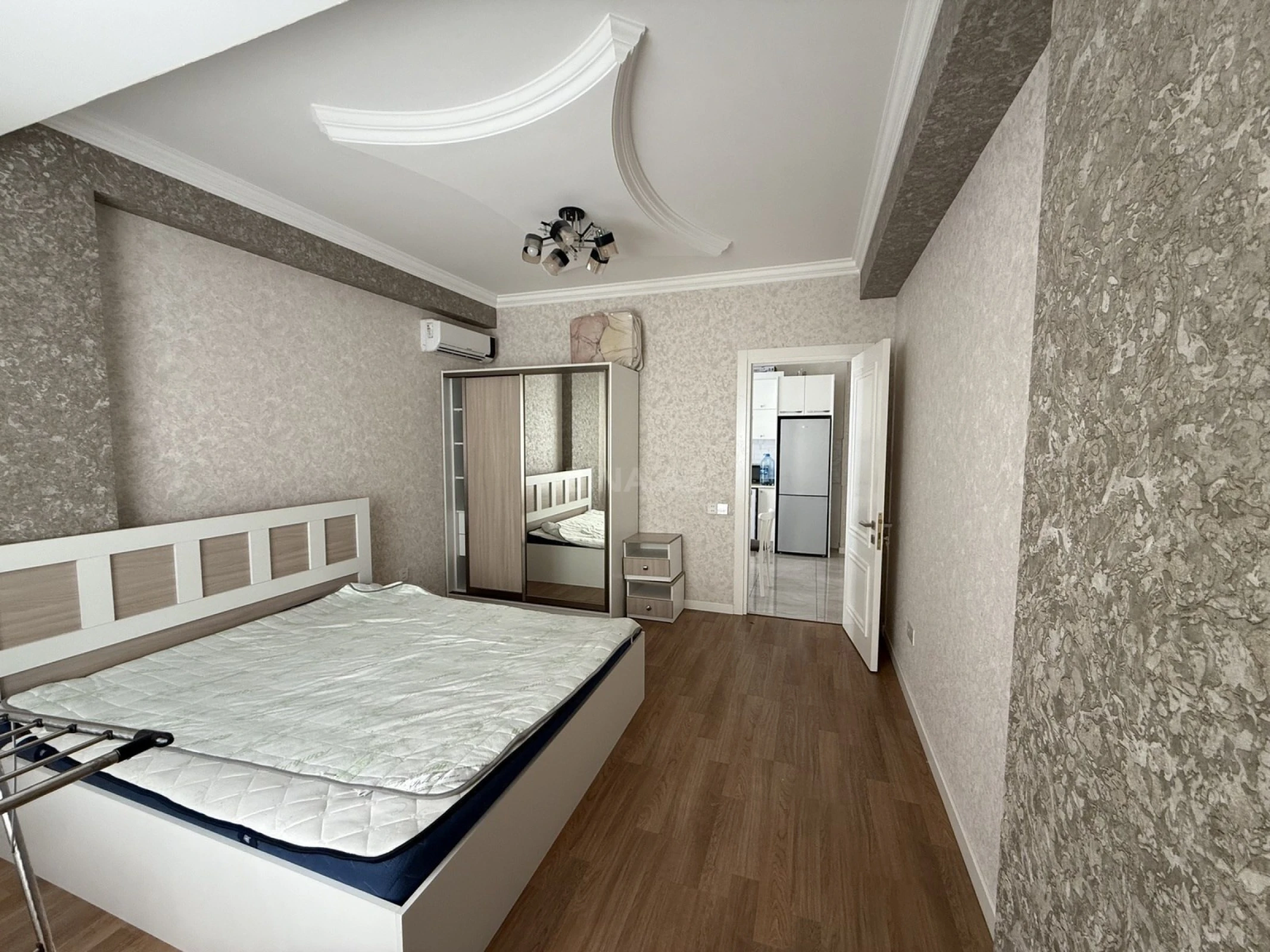 Kirayə verilir 2 otaqlı mənzil 86 m²