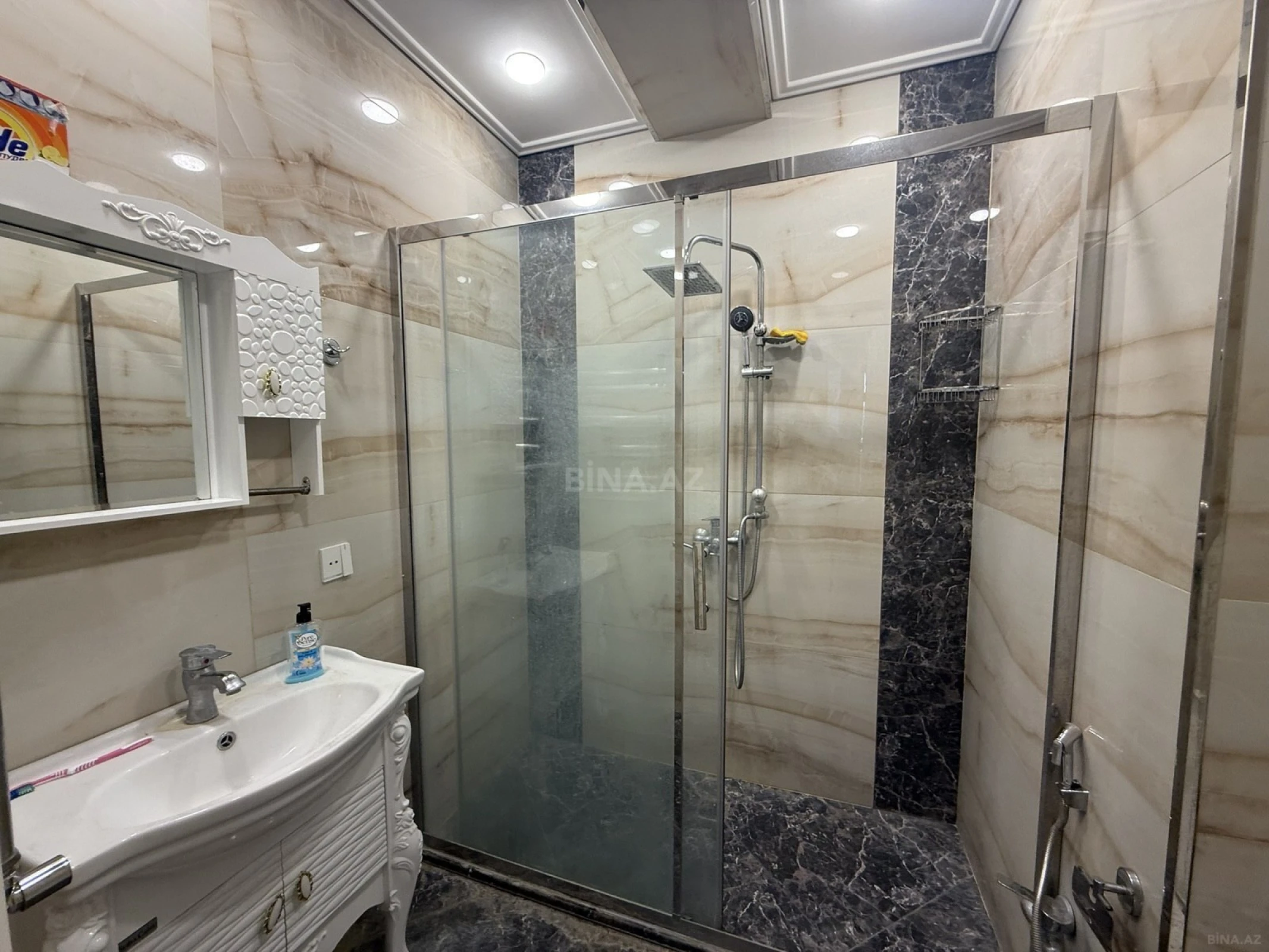 Kirayə verilir 2 otaqlı mənzil 86 m²