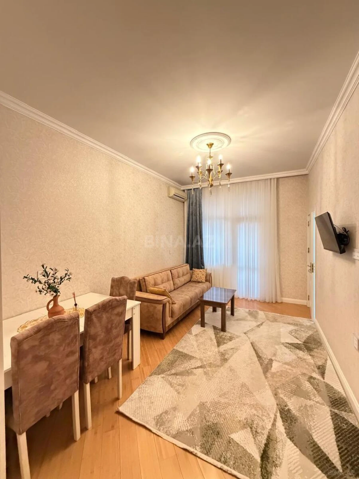 Kirayə verilir 2 otaqlı mənzil 67 m²