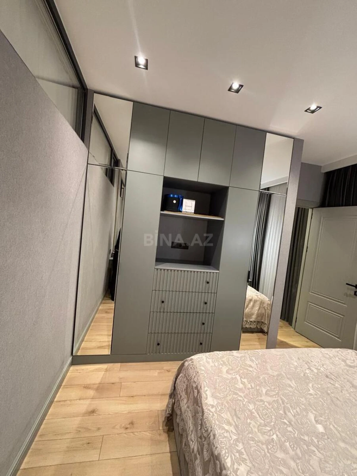 Kirayə verilir 3 otaqlı mənzil 105 m²