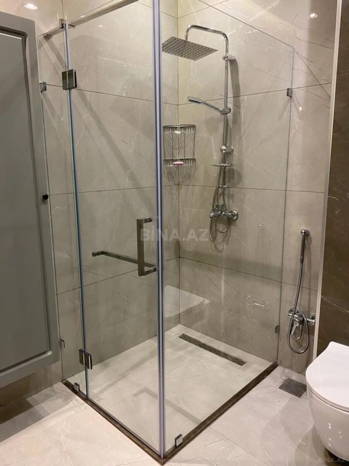 Kirayə verilir 3 otaqlı mənzil 118 m²