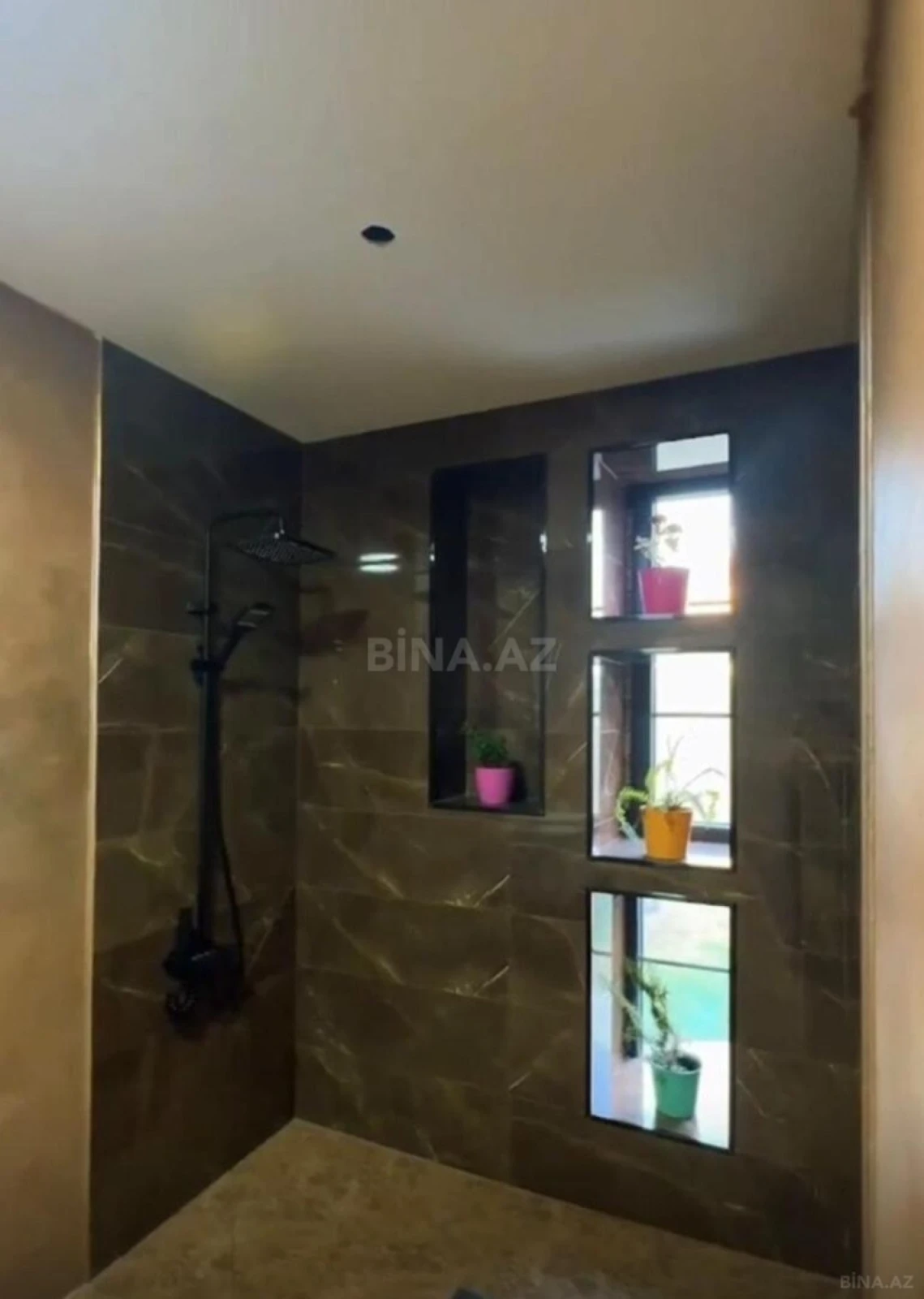 Satılır 6 otaqlı həyət evi 500 m²