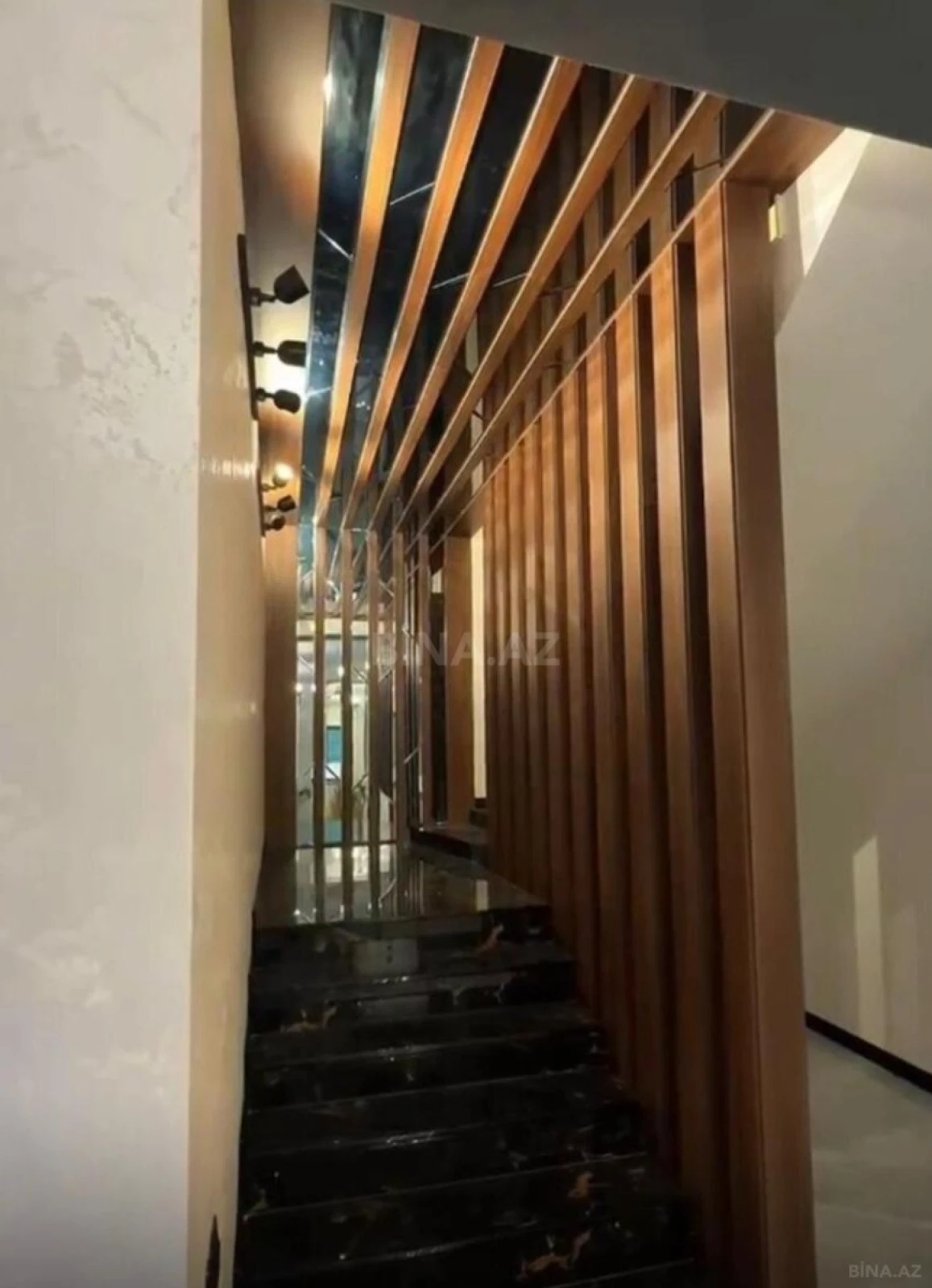 Satılır 6 otaqlı həyət evi 500 m²
