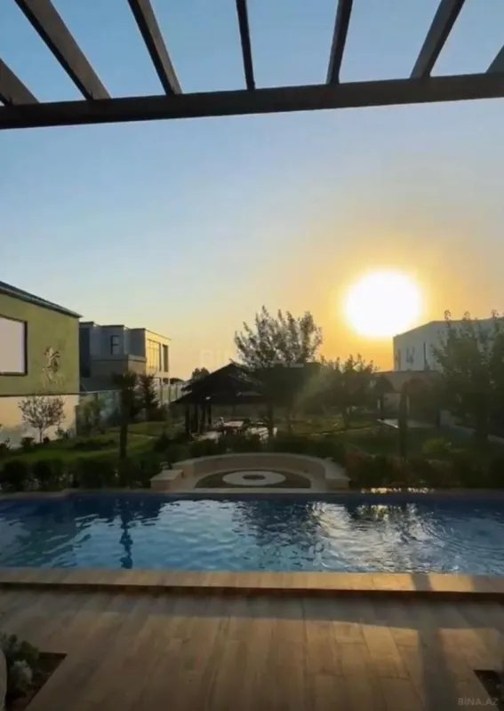 Satılır 6 otaqlı həyət evi 500 m²