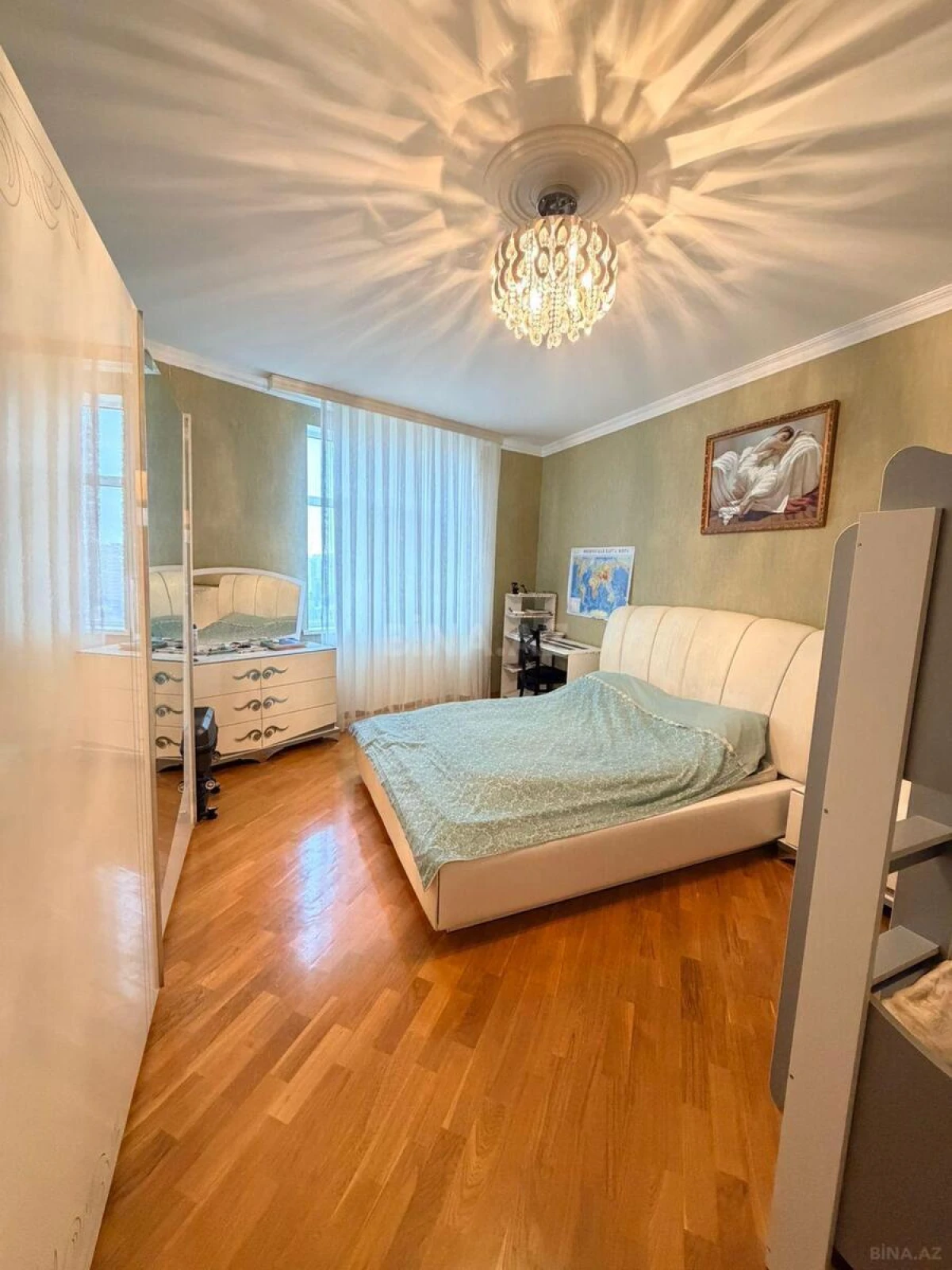 Satılır 2 otaqlı mənzil 110 m²