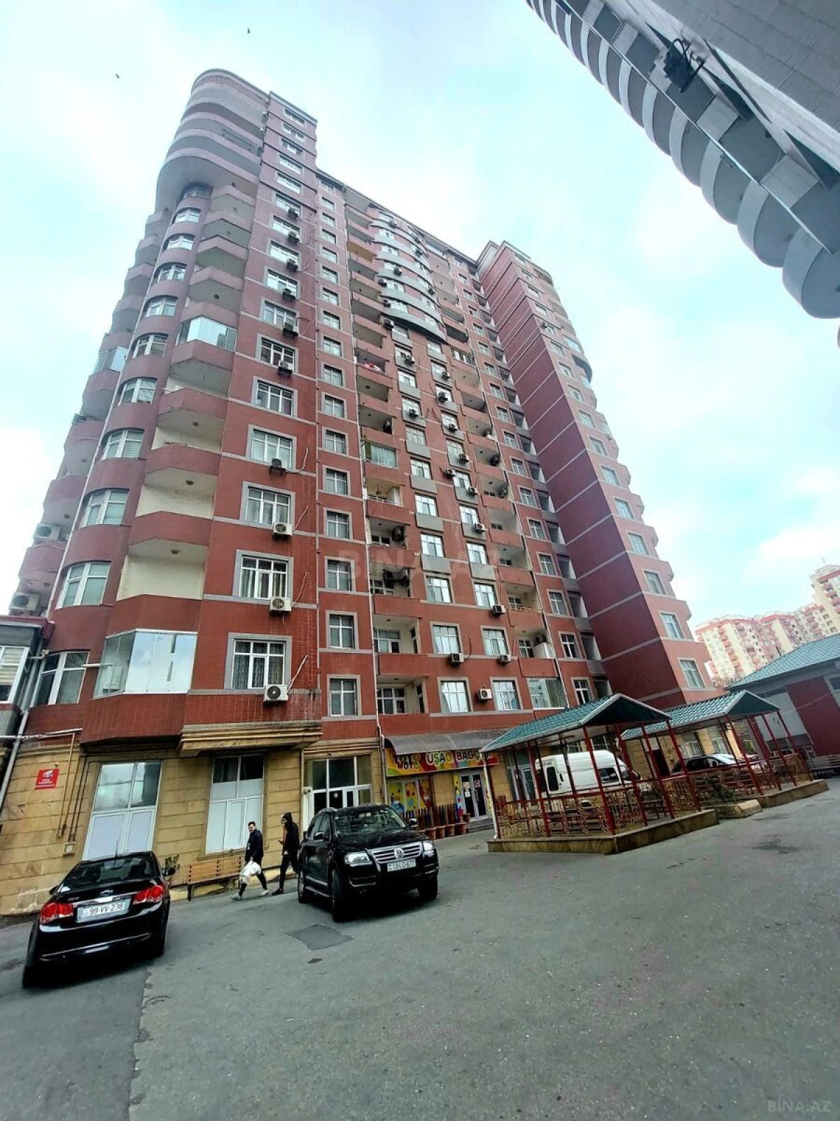 Kirayə verilir 3 otaqlı mənzil 180 m²