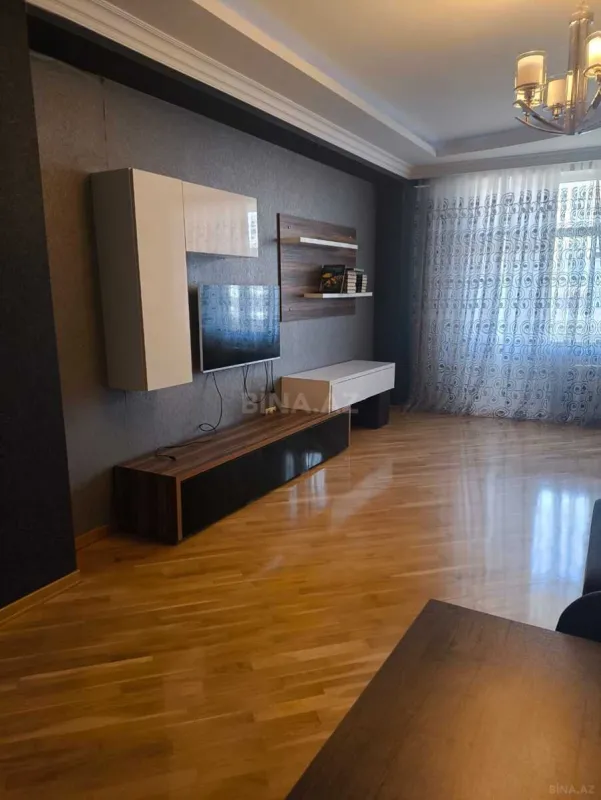 Kirayə verilir 3 otaqlı mənzil 180 m²