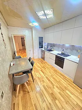 Satılır 3 otaqlı mənzil 120 m²