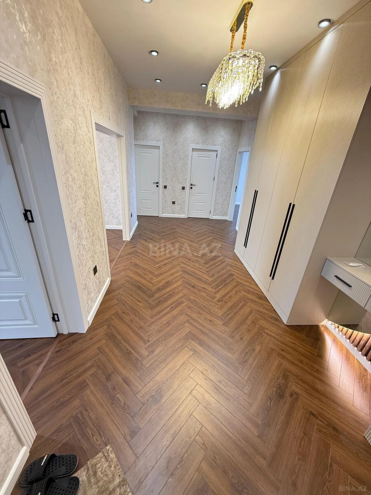 Satılır 3 otaqlı mənzil 138.4 m²