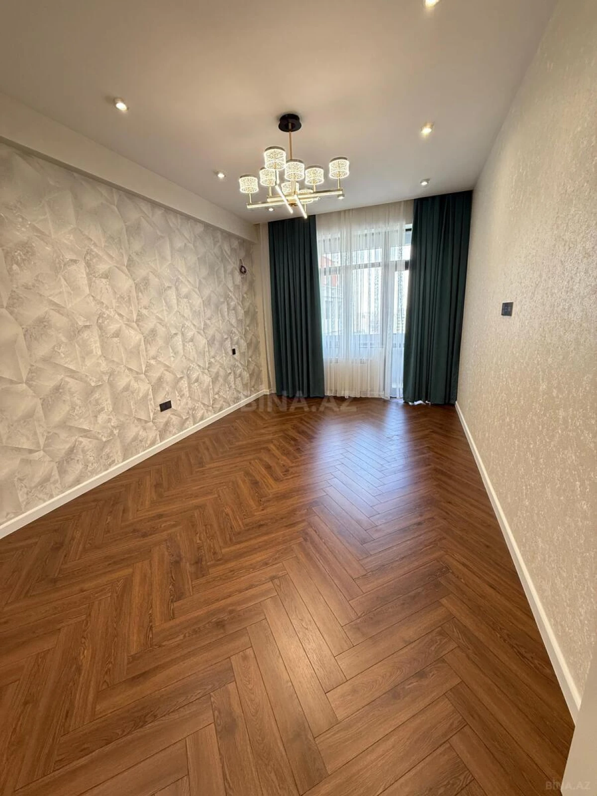 Satılır 3 otaqlı mənzil 138.4 m²