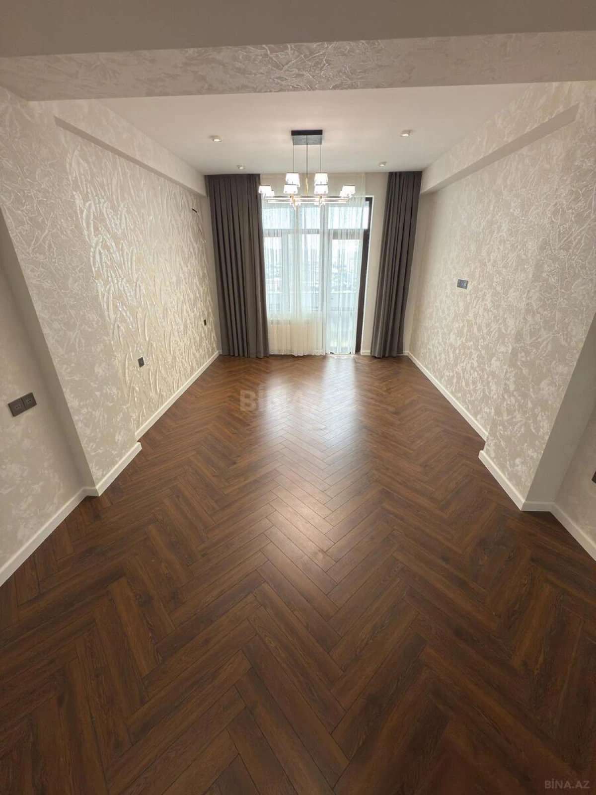 Satılır 3 otaqlı mənzil 138.4 m²