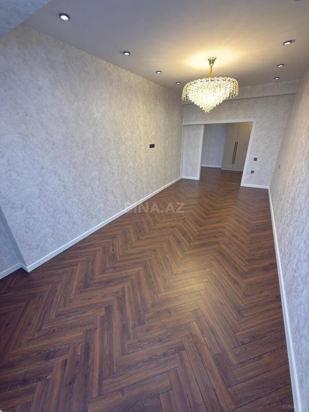 Satılır 3 otaqlı mənzil 138.4 m²