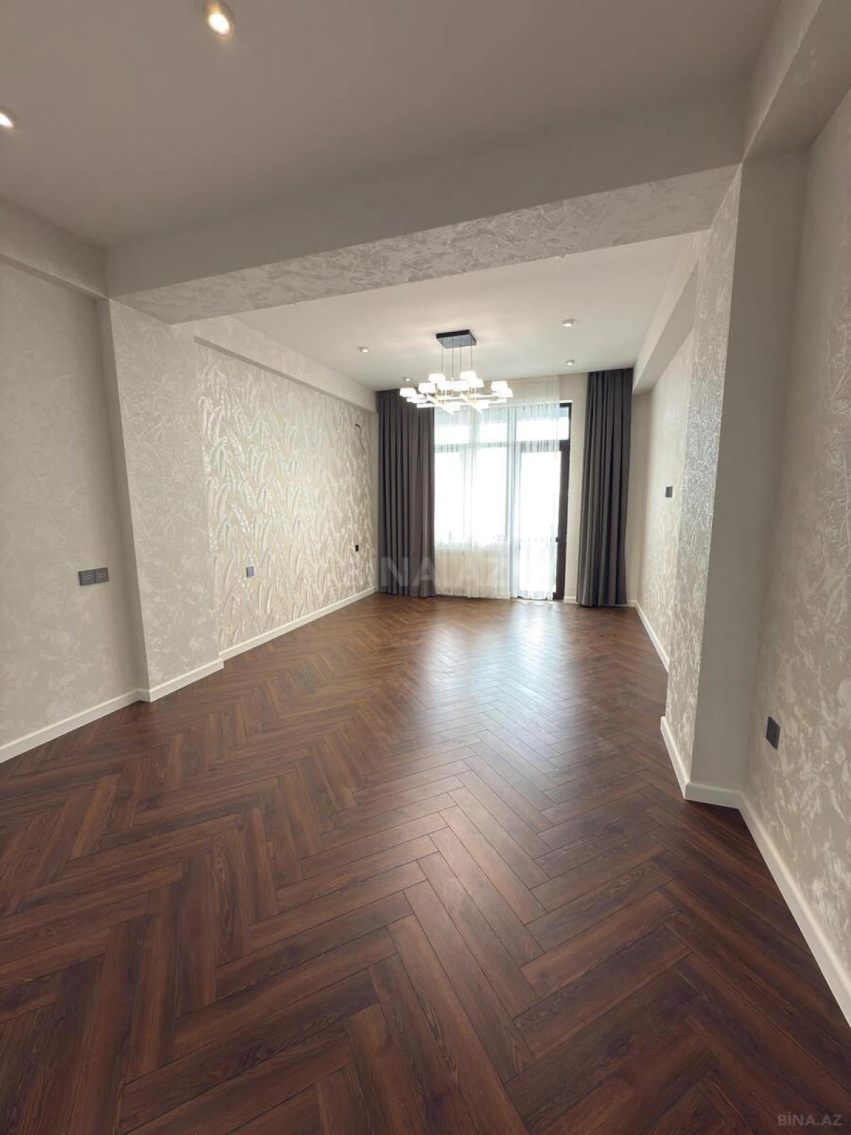 Satılır 3 otaqlı mənzil 138.4 m²