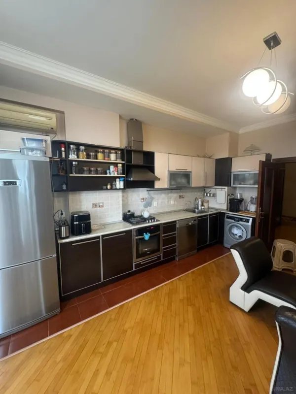 Satılır 3 otaqlı mənzil 120 m²