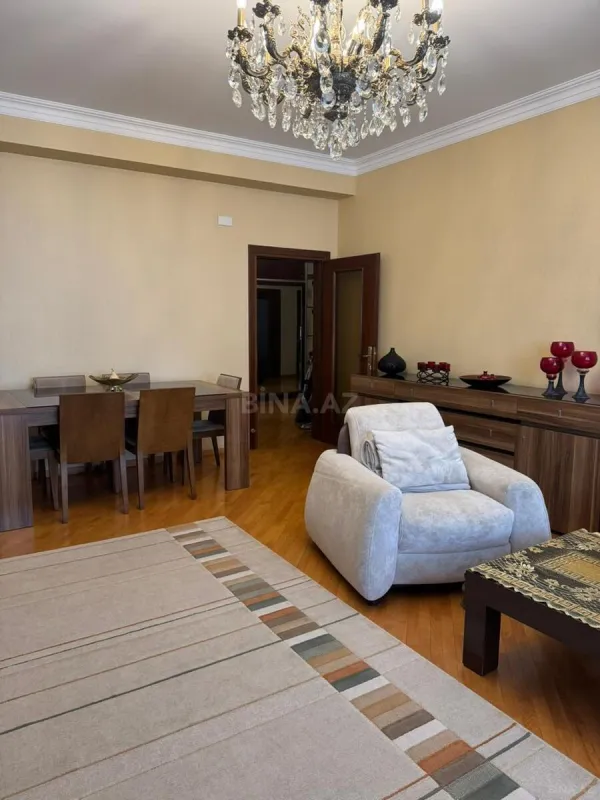 Satılır 3 otaqlı mənzil 120 m²