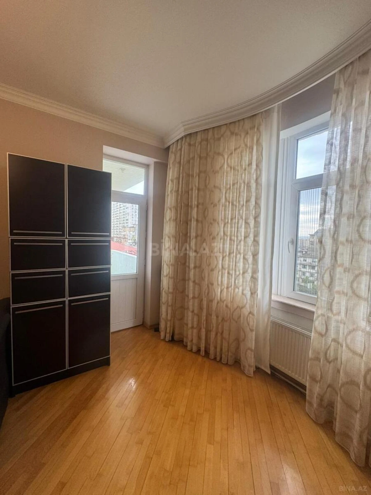 Satılır 3 otaqlı mənzil 120 m²