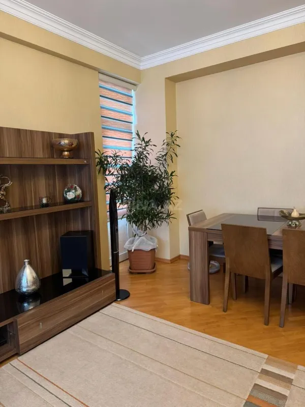 Satılır 3 otaqlı mənzil 120 m²