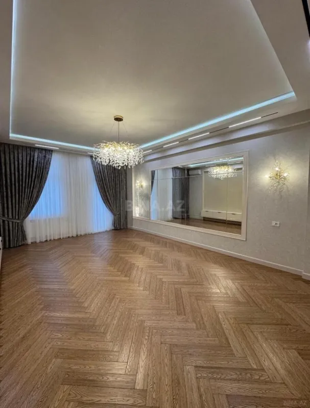 Satılır 4 otaqlı mənzil 185 m²