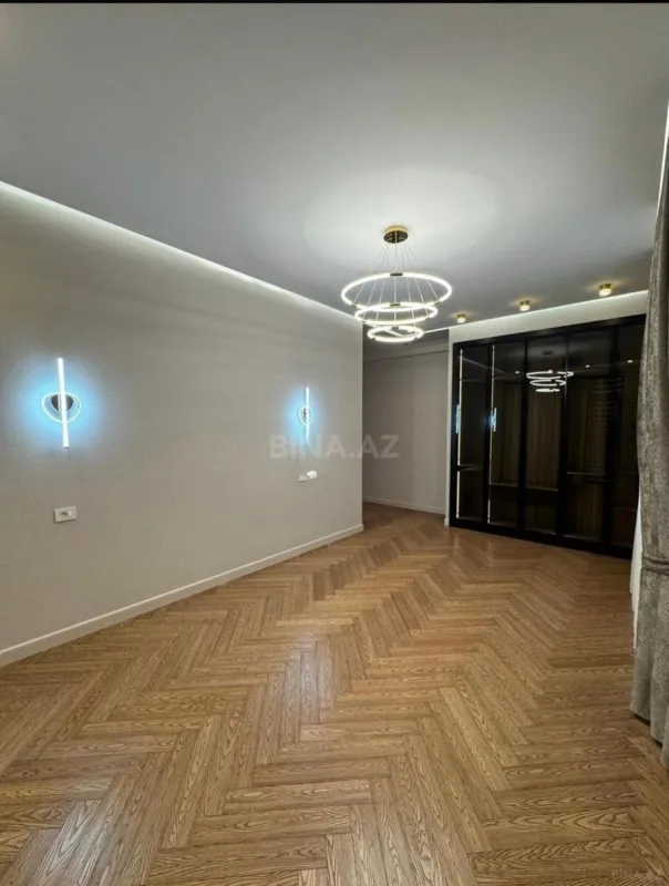 Satılır 4 otaqlı mənzil 185 m²
