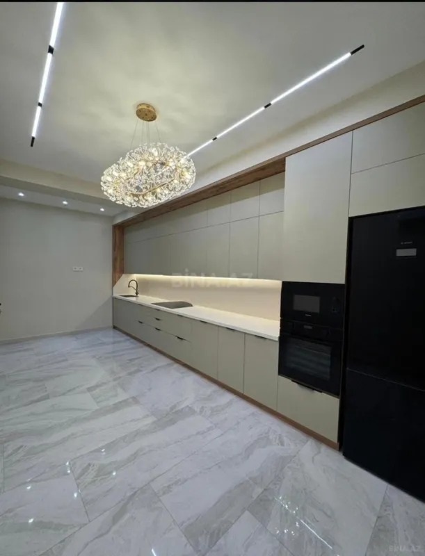 Satılır 4 otaqlı mənzil 185 m²