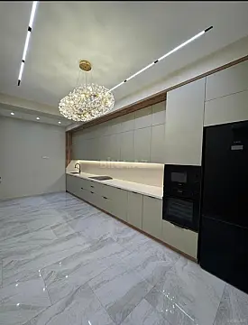 Satılır 4 otaqlı mənzil 185 m²