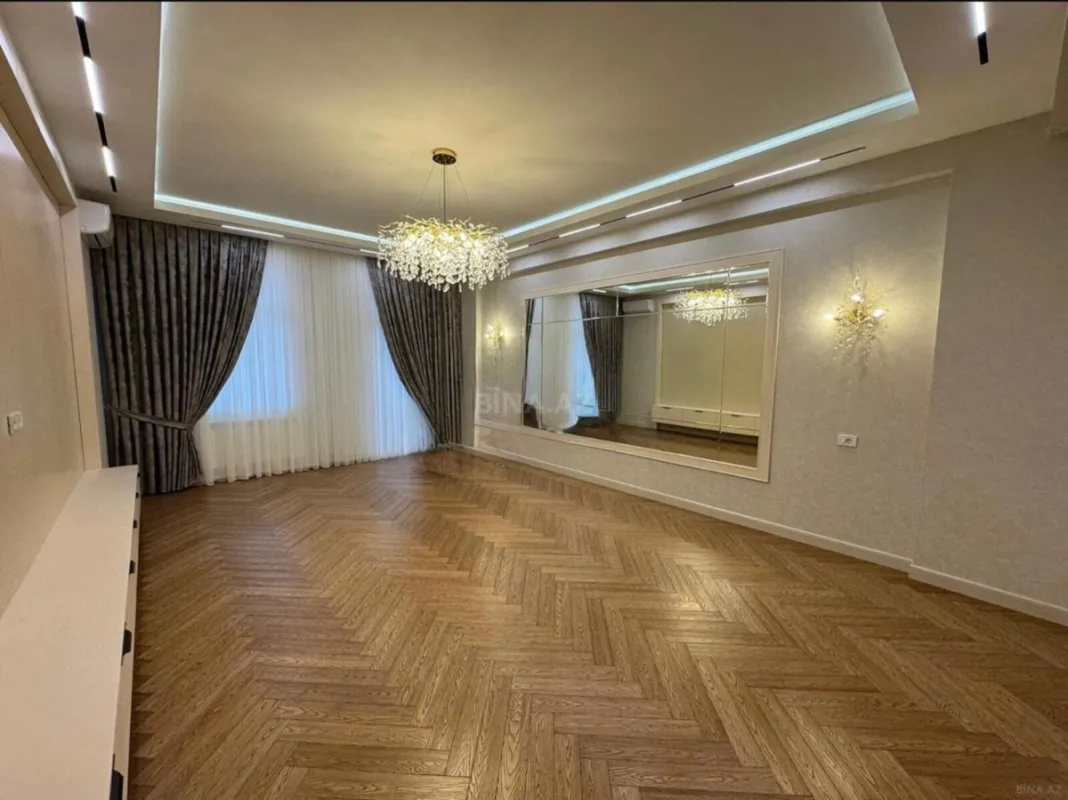 Satılır 4 otaqlı mənzil 185 m²