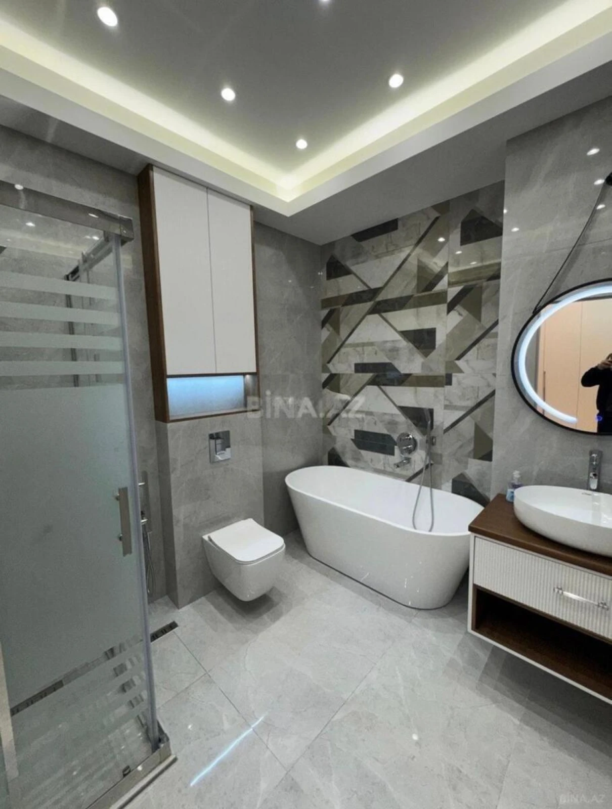 Satılır 4 otaqlı mənzil 185 m²