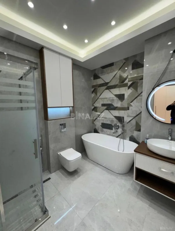 Satılır 4 otaqlı mənzil 185 m²