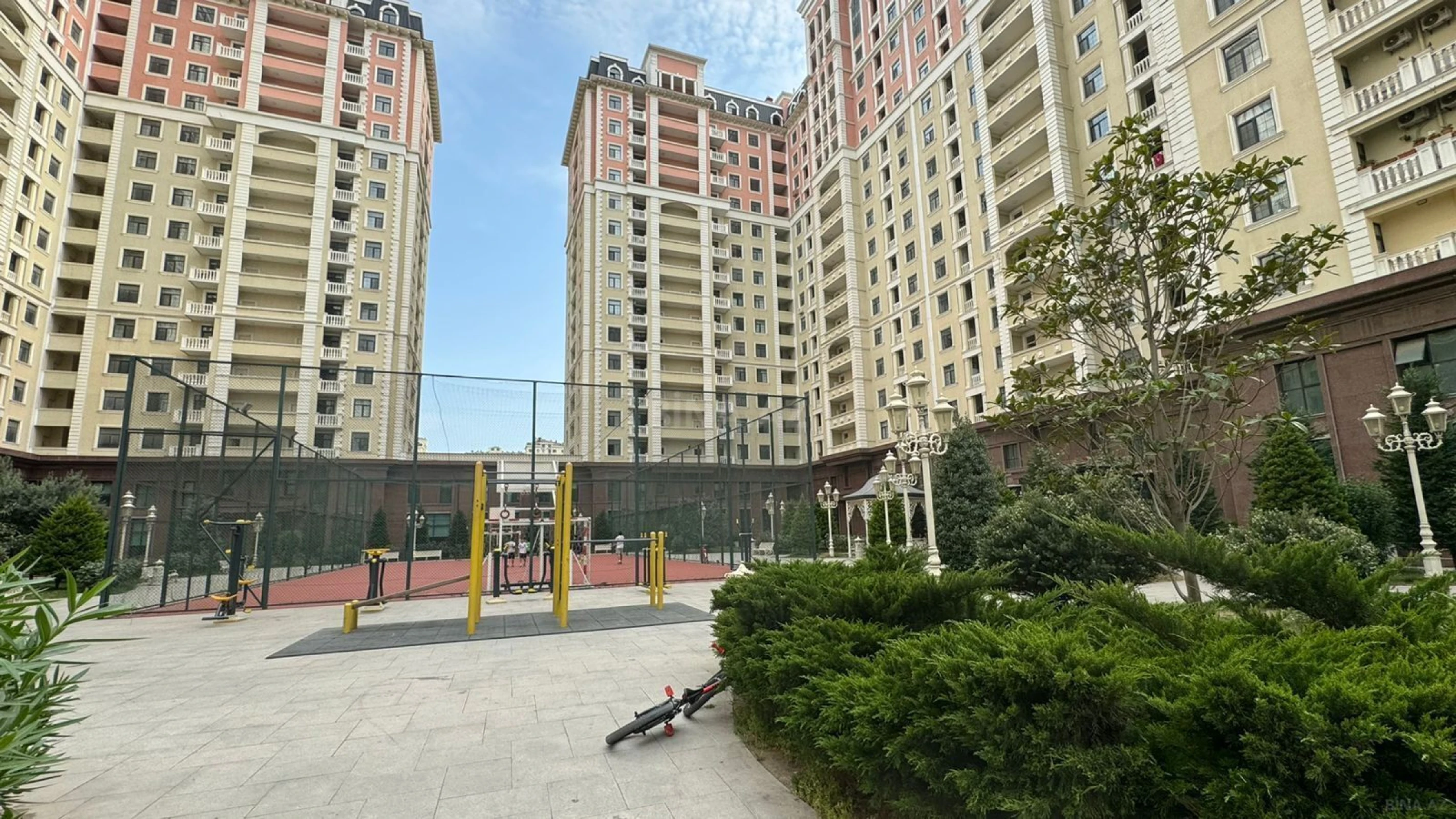 Satılır 4 otaqlı mənzil 185 m²