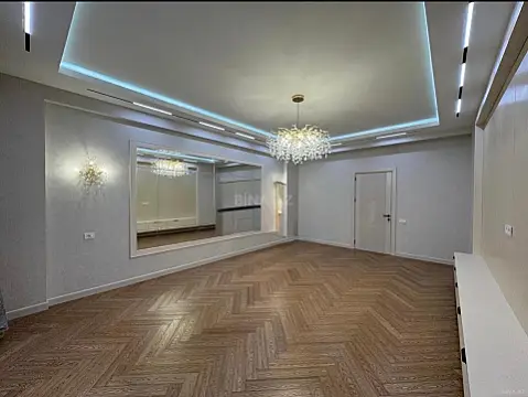 Satılır 4 otaqlı mənzil 185 m²