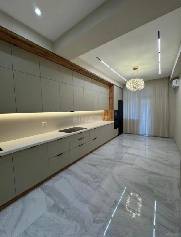 Satılır 4 otaqlı mənzil 185 m²