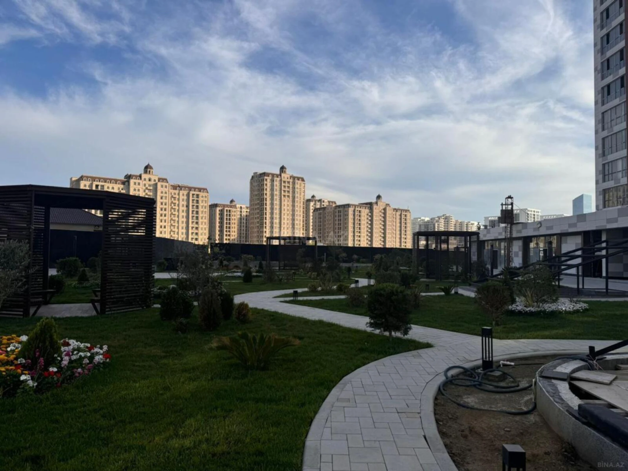 Satılır 2 otaqlı mənzil 66 m²