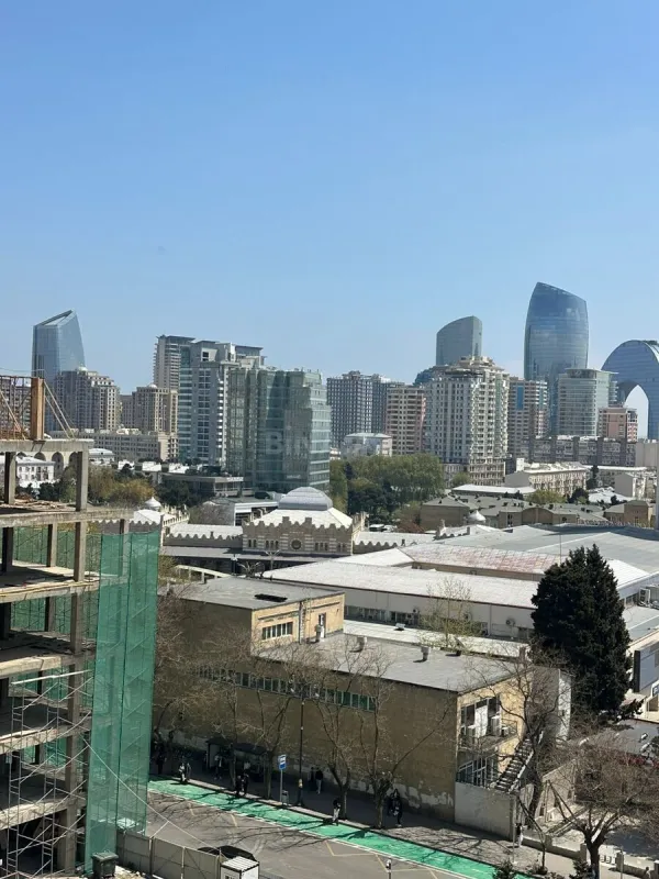 Satılır 3 otaqlı mənzil 165 m²