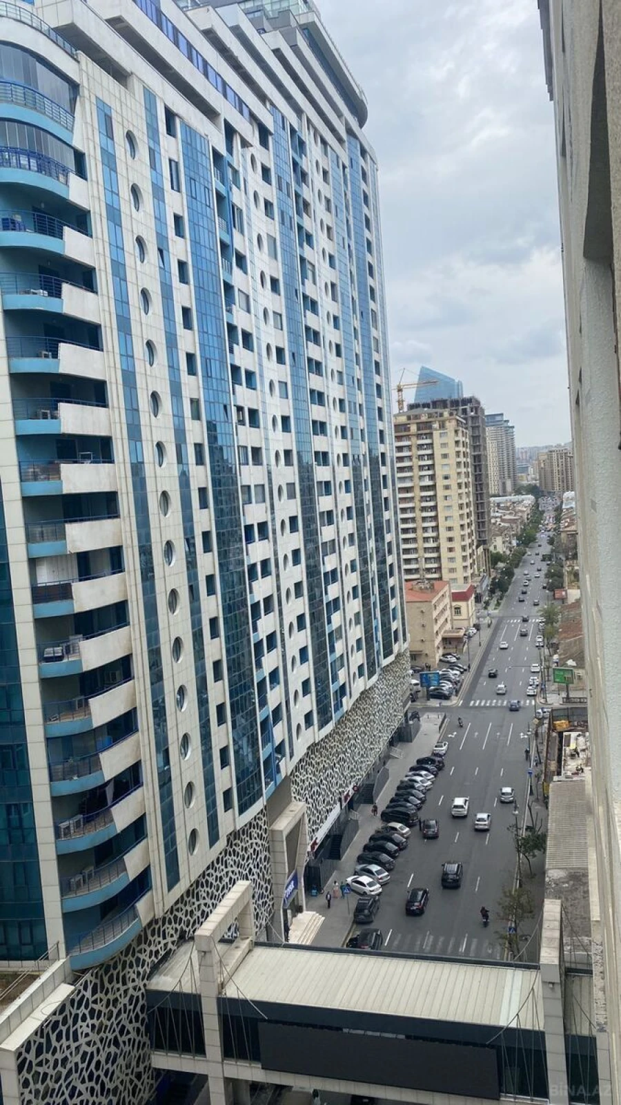 Satılır 1 otaqlı mənzil 67 m²