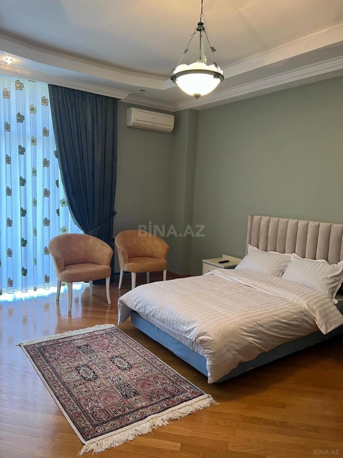 Kirayə verilir 4 otaqlı mənzil 160 m²