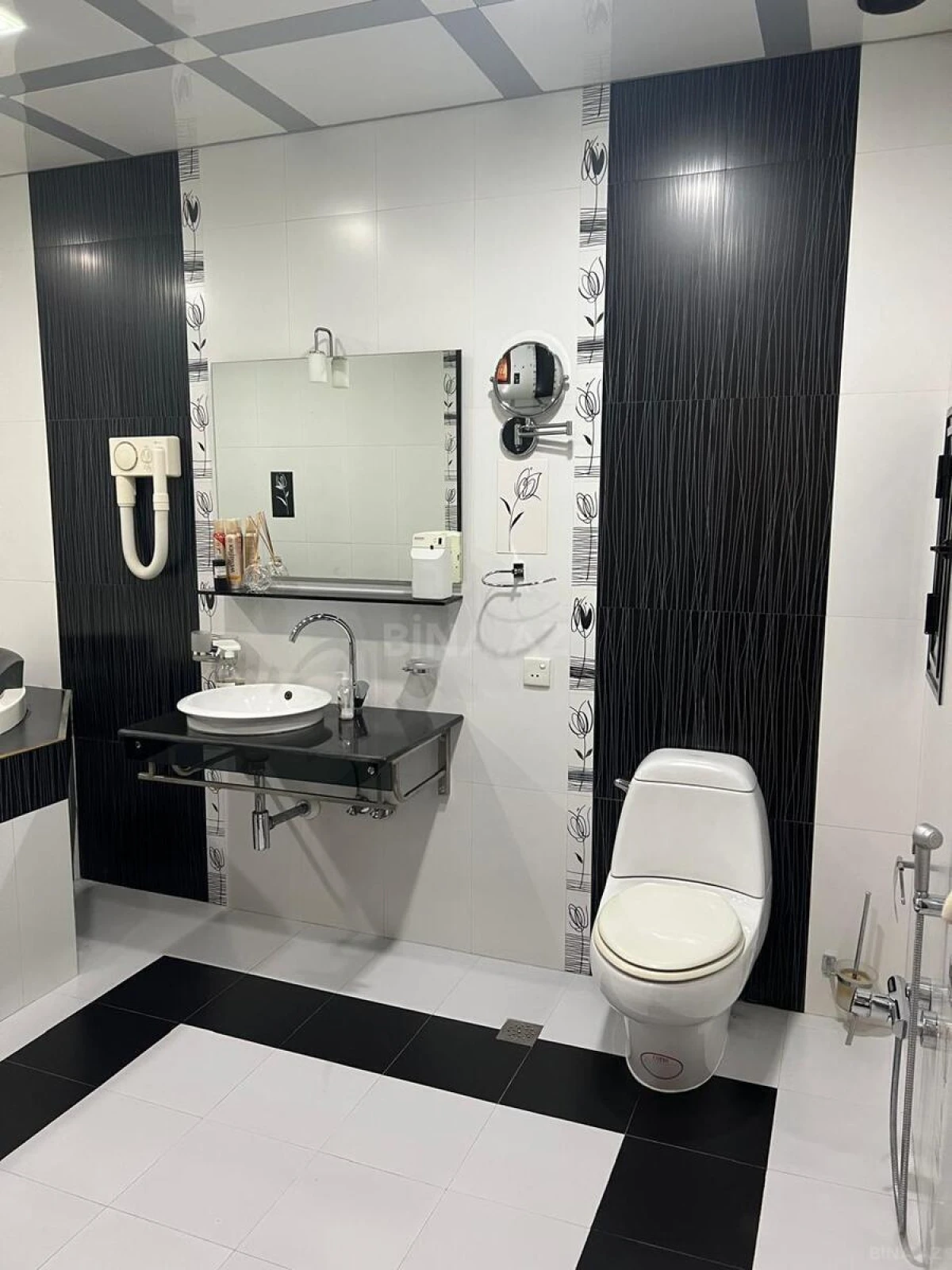 Kirayə verilir 4 otaqlı mənzil 160 m²