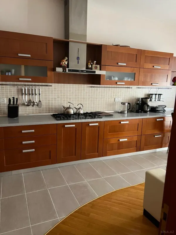 Kirayə verilir 4 otaqlı mənzil 160 m²