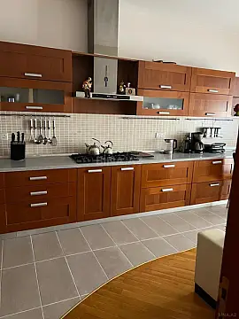 Kirayə verilir 4 otaqlı mənzil 160 m²