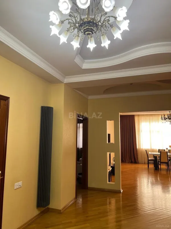 Kirayə verilir 4 otaqlı mənzil 160 m²