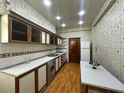 Kirayə verilir 2 otaqlı mənzil 95 m²